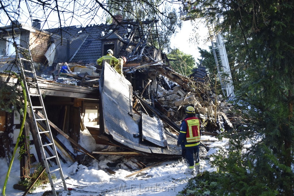 Grossfeuer Einfamilienhaus Siegburg Muehlengrabenstr P1263.JPG - Miklos Laubert